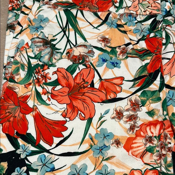 Floral Print Pants - Picture 4 of 5